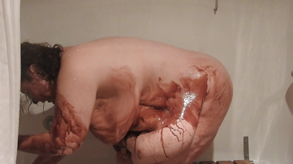 BBW nurse Vicki adventures with friends: Bbwchocolate leche desordenado y luego lávalo todo limpio!