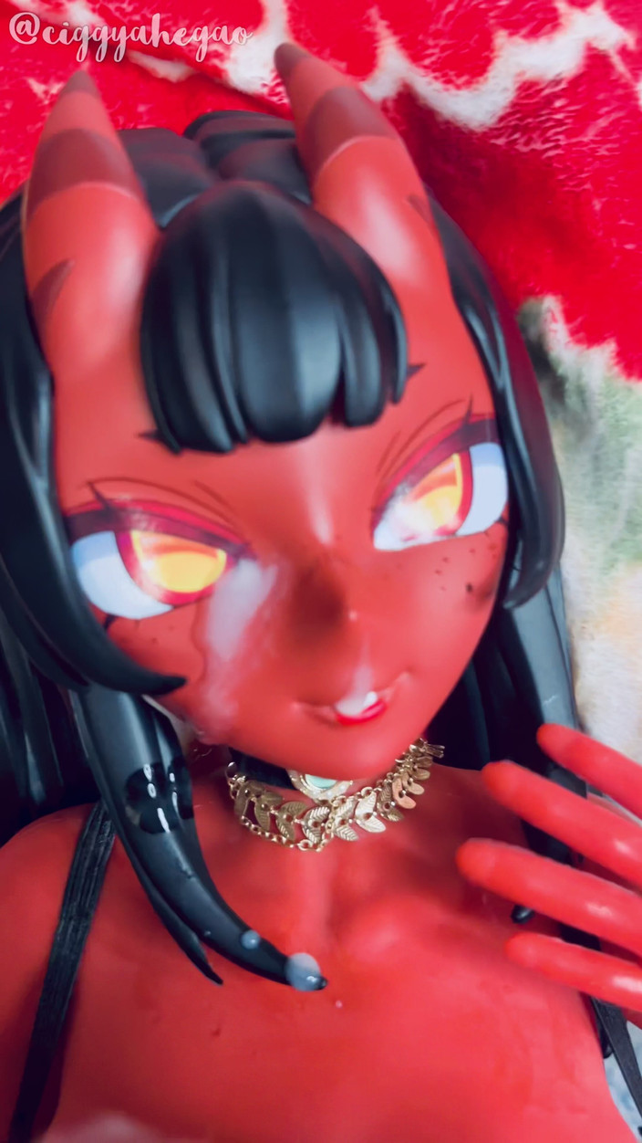 CiggyAhegao: Meruccubus трахає її мокрий гріх, щілину і покривають обличчям 65 см силіконової секс-ляльки