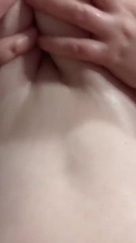 Lujuriosa por mis tetas aceitadas