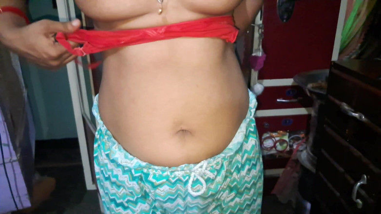xshika: Indian Kavya Bhabhi zmienia tkaninę przed chłopakiem
