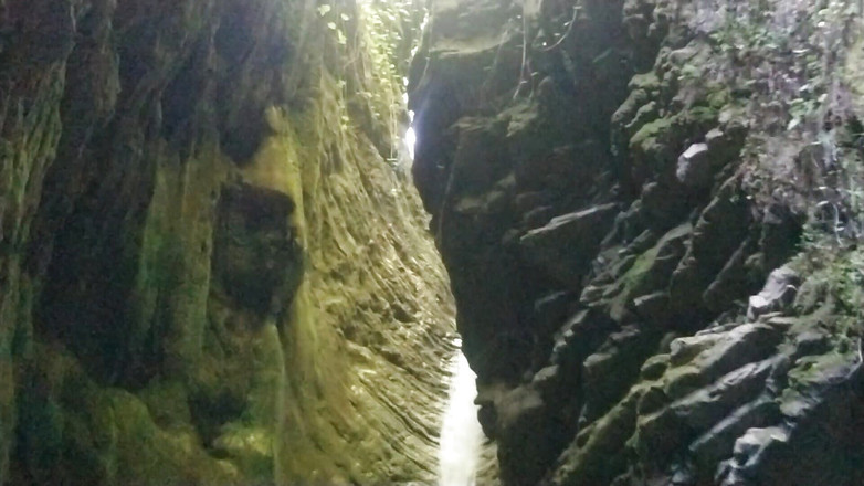 Alexa Cosmic: Alexa Cosmic Transgirl plavání u vodopádu v košili a tričku... 1....