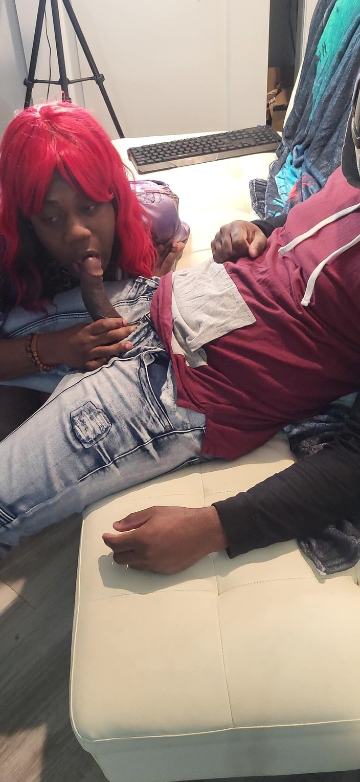 Wondahead21: Curvă roșcată futută în gât pe canapea! Doar pentru fani - Wondahead22