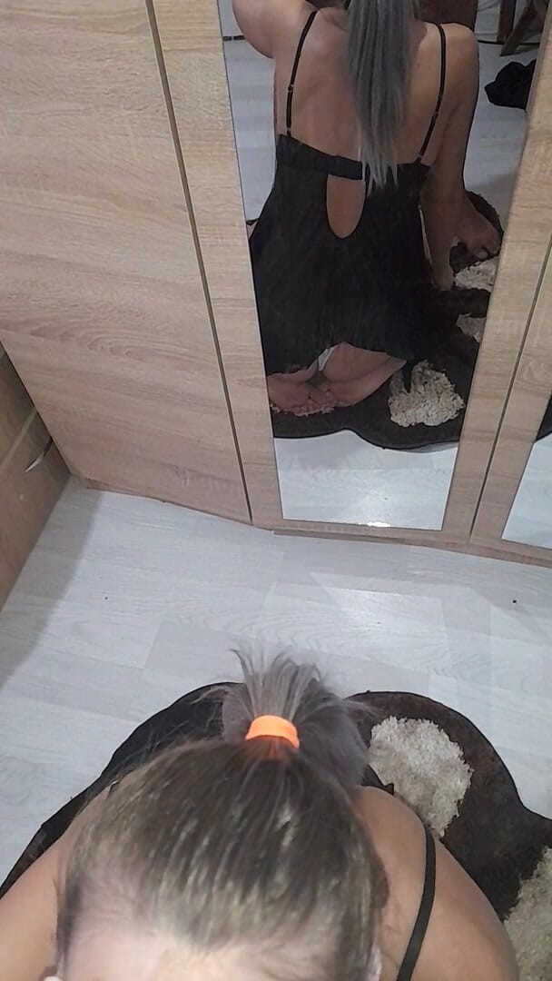 Audrey: Amateur-stiefmutter erwischte ihren stiefsohn beim wichsen und hilft ihm, schnell...