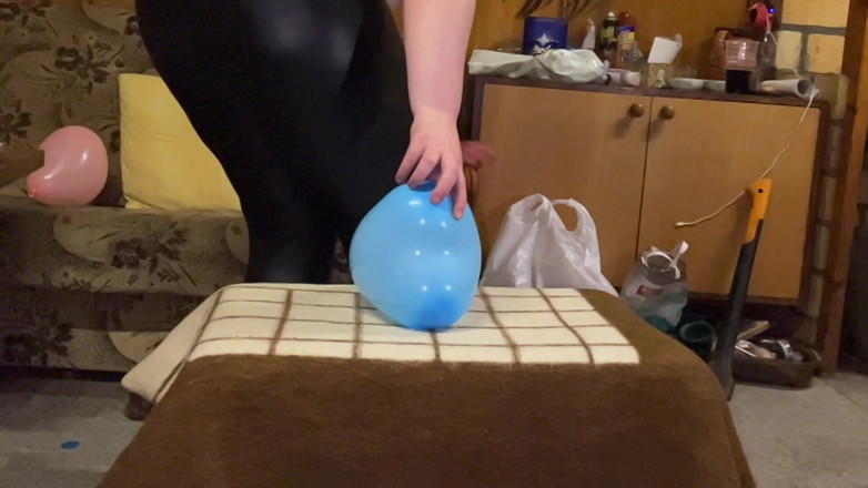 BeachBallsDuo: Bigbootylucy Zit 16 zeer sterke hartvormige ballonnen gedraaid! 2 camera's met slow-motion!