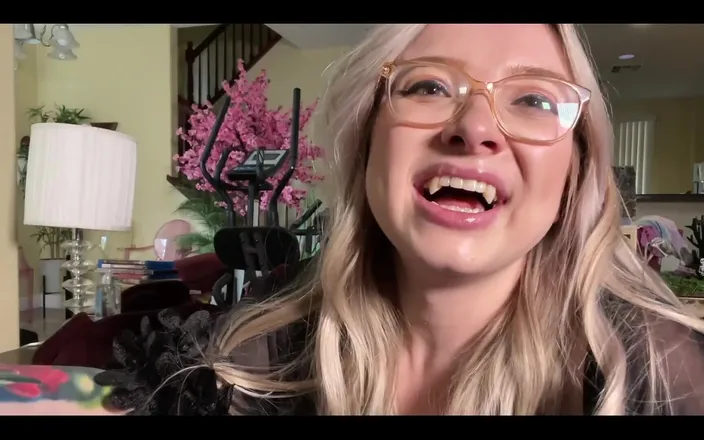 Kaiia Eve: Vampiress Chooses You