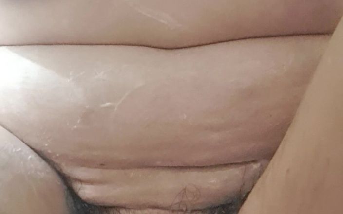 Mommy big hairy pussy: Lavar el coño peludo de la madrastra