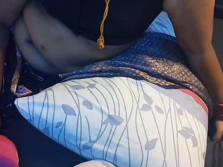 Goddess Silk Smita: Mama vitregă perversă face dragoste pasională cu fiul vitreg