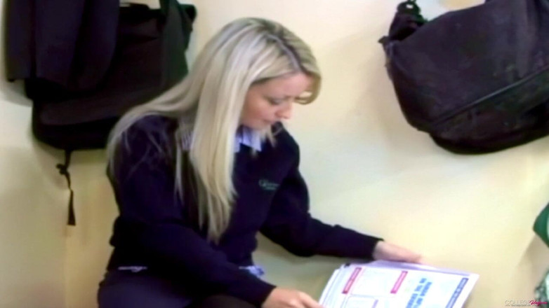 College Uniform: Ședință foto cu Tessa