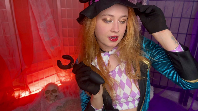 Sheryl X Sinclair: Meisje gekke hatter heeft een interessant cadeau voor Halloween!