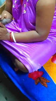 Szwagier rozebrał się i zostawił szwagierka w seksie w stylu desi