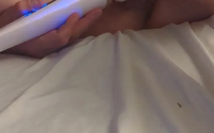 Richelle Rose: 4K Solo Close up Masturbating with a Wand and Cumming...