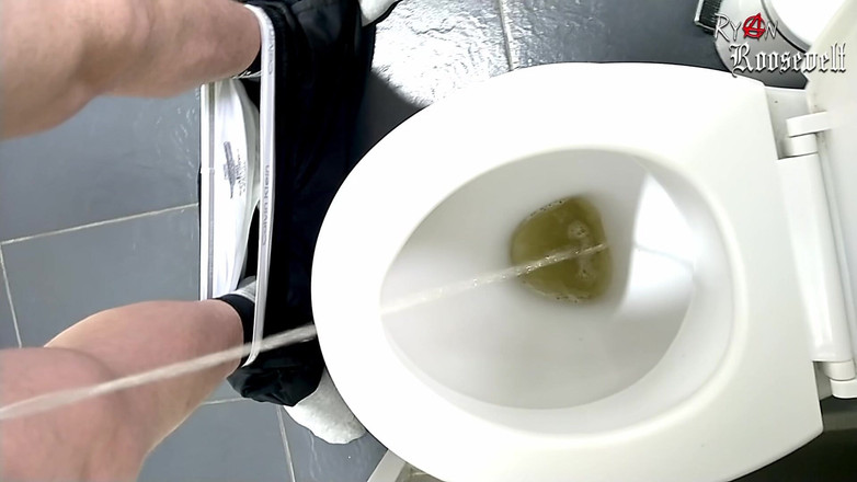 Ryan Roosevelt: Meu primeiro vídeo de mijo!