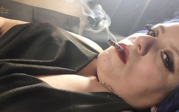Lilli Cukierek Cox: Sgl027 - Fumando nel mio letto