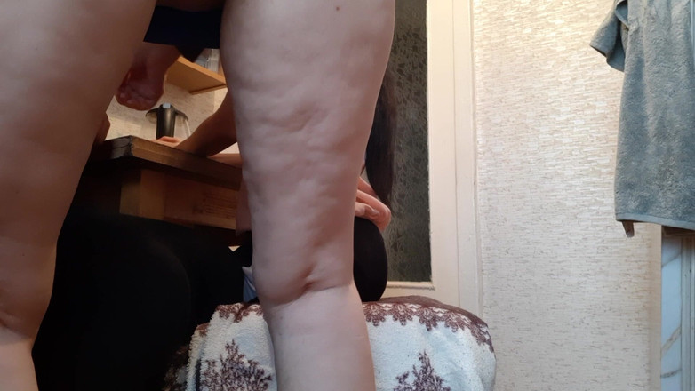 Lesbian-illusion: 우리 밀프 이웃이 더러운 러시아어로 그녀를 섹스하러 왔다