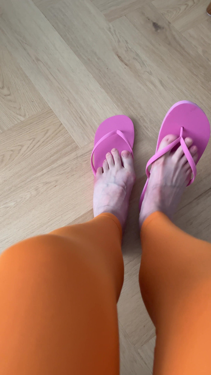 Feet: Flip-flop Fotshow