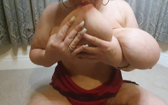 JJ Jewel BBW: 私の36jjの乳首を激しく吸う