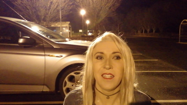 The Midnight Minx: Garoto piloto no estacionamento