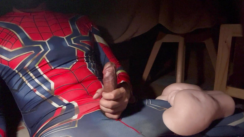 SinglePlayerBKK: Spiderman fritid med sexleksak.