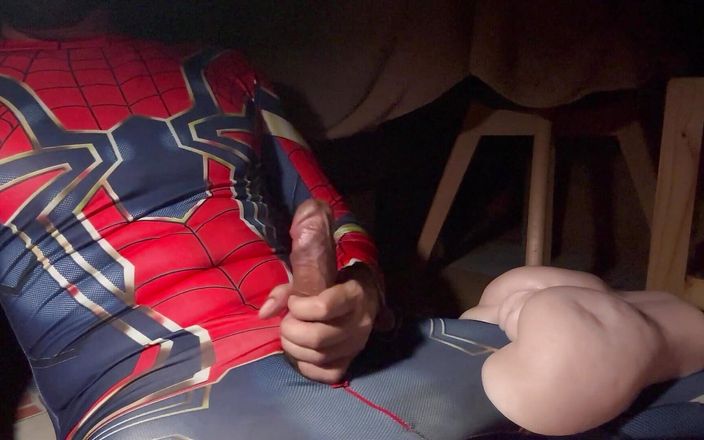 SinglePlayerBKK: Spiderman freetime avec un jouet sexuel.