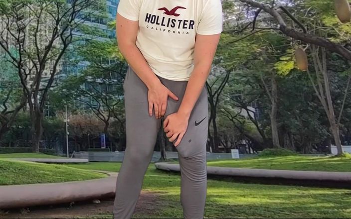 Lucas Nathan King: 灰色のスウェットパンツで公開兼