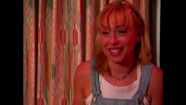 Bewitched!: Pirang sensual mendapat kacau di pantat selama sesi di solarium