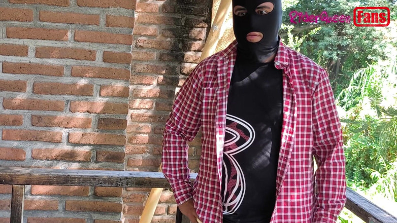 Riderqueen: Berkongkek di luar rumah - video untuk peminat