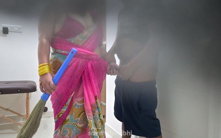 savithabhabhi: Mucama india fue manoseada mientras limpia la habitación del hotel