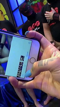 Perempuan jalang blonde diliputi air mani oleh berbilang zakar - ggg bukkake