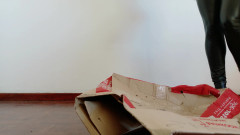 Kinky Lyrical: Stilettos gegen Karton