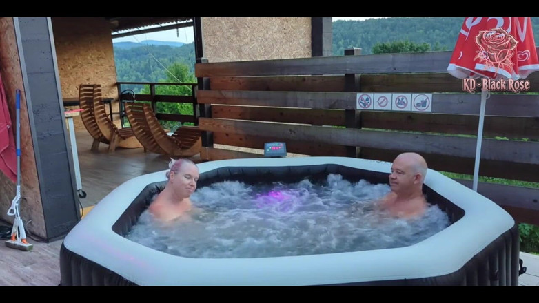 Kd Black Rose: Jacuzzi lagi asik main di jacuzzi