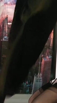 빈티지 스타킹을 입은 Vaccuming