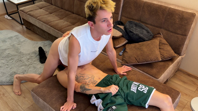 Ethan Lestray: Часть 2 Парень С Большим Членом Жестко Ебеть В Рот И Тугую Попку Твинка