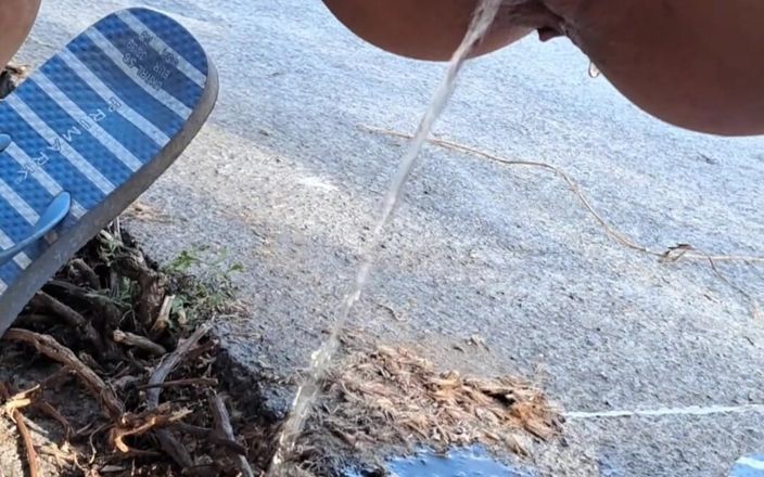 Viciusxxx: Urina da minha esposa espanhola madura para assinantes em casamento...