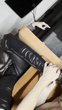 Pembersihan But Intensif Tapak Kaki Kotor Dan Menyembah Boots Long Over-the-Lutut Lady Victoria Valente