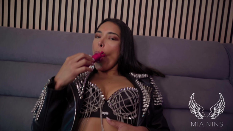 Mianins: Вступ до сольного відео sfw