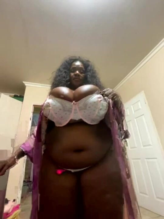 Legendary Booty Overdose: GRUBA MILF striptiz