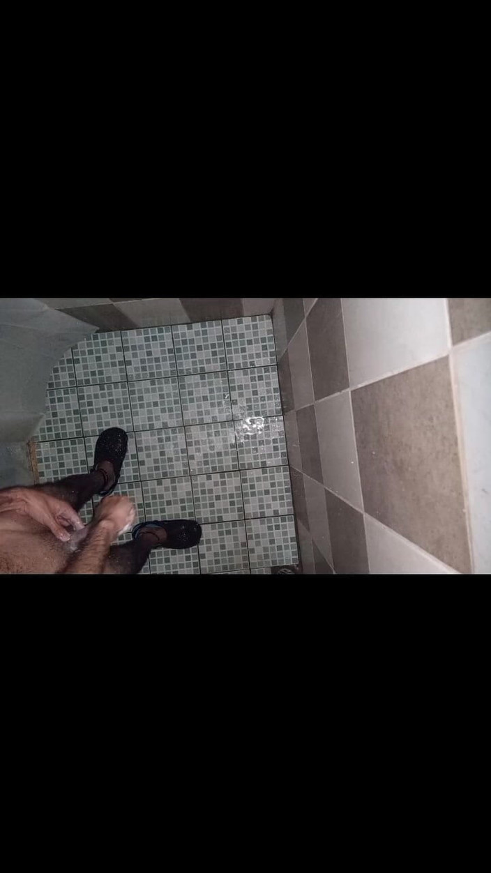 Cute boy jerks off: Pumpuji mléko brzy ráno a koupám se a já