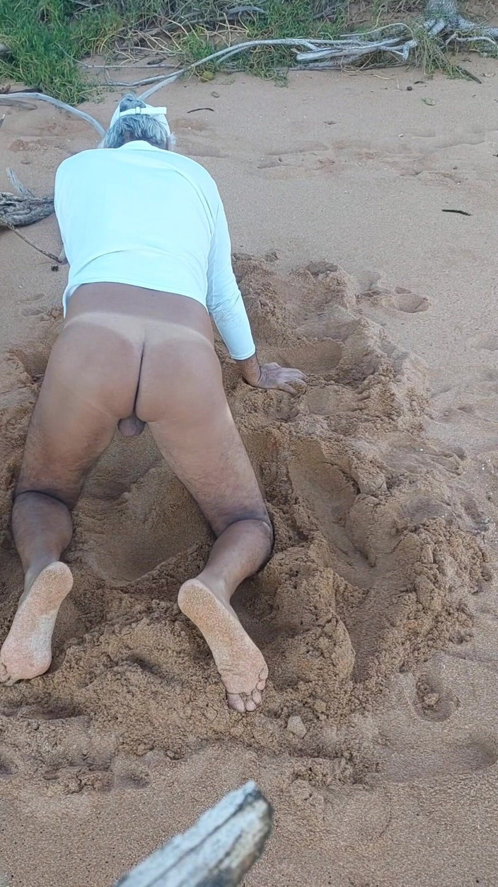 Ladysilvas: Ladysilva na plaży Moja gorąca opalona dupa