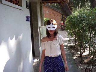 Bruce-and-Morgan: Aku suka kencing sebagai Urinal