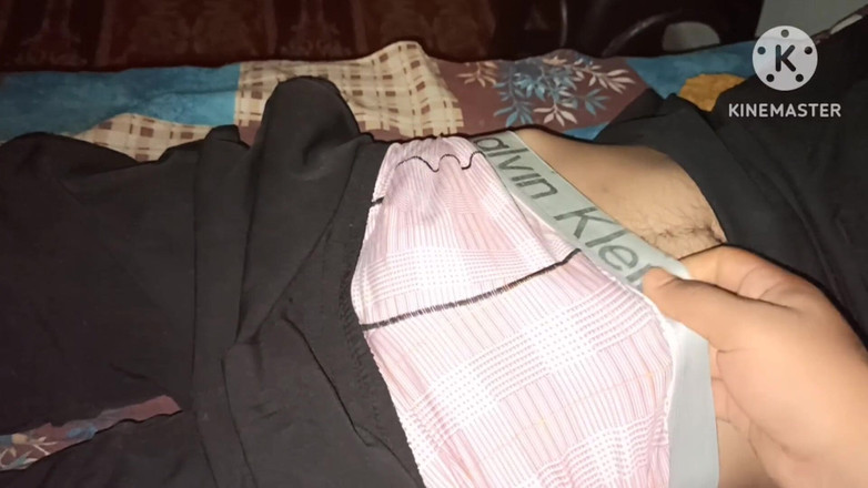 Desi__Panda: Amico etero del college grande cazzo mostruoso in biancheria intima