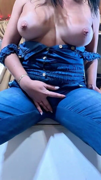 Dominante jeans-MILF, Squirting-Fantasie. Cameltoe, rauchen, natursektdominanz und doppel-orgasmus
