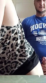 Kızımı mutfakta evlenme teklifi etmeden önce mutfakta sikiyorum