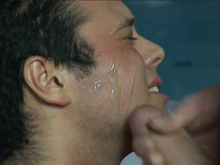 Gays Case: Genç birinci sınıf öğrencisi Bob Crane jakuzide son sınıf öğrencisi Tim Tailor...