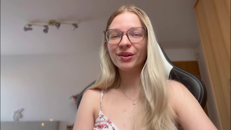 Goddess_Bella_Rae: Ești un încornorat incompetent asmr joc de roluri