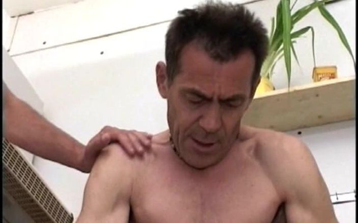 Gay cum bucket: 是时候做爱了。