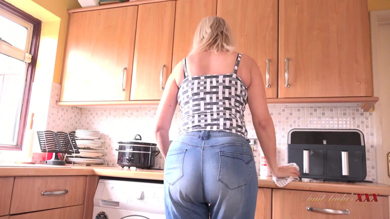 Aunt Judy's XXX: AuntJudysxxx - bermain-main di dapur dengan isteri matang awak Mrs. Maggie