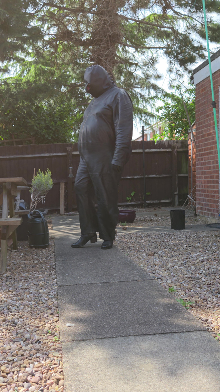 Leatherman63: Leather in the Sun