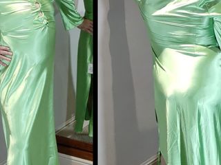 Sissy in satin: Vestido verde de cetim sexy