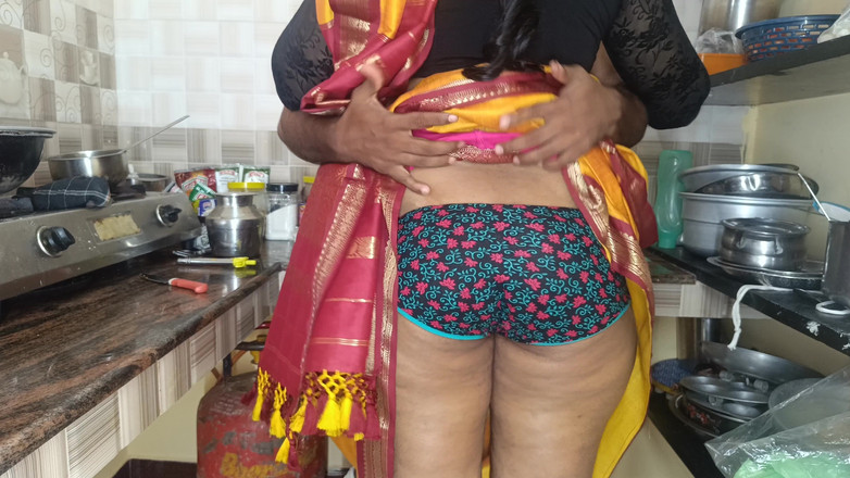 Palani69: गृहिणी किचन सेक्स
