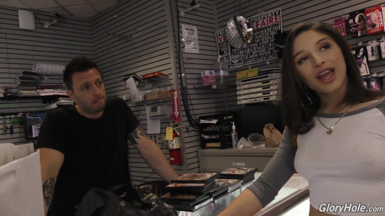 Gloryhole: Abella Danger lubang gemilang dubur antara kaum